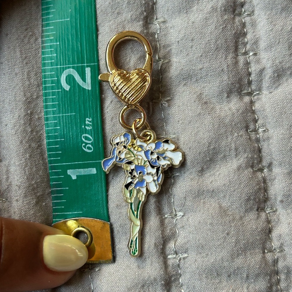 Floral Enamel Keychain - Picture 4 of 5